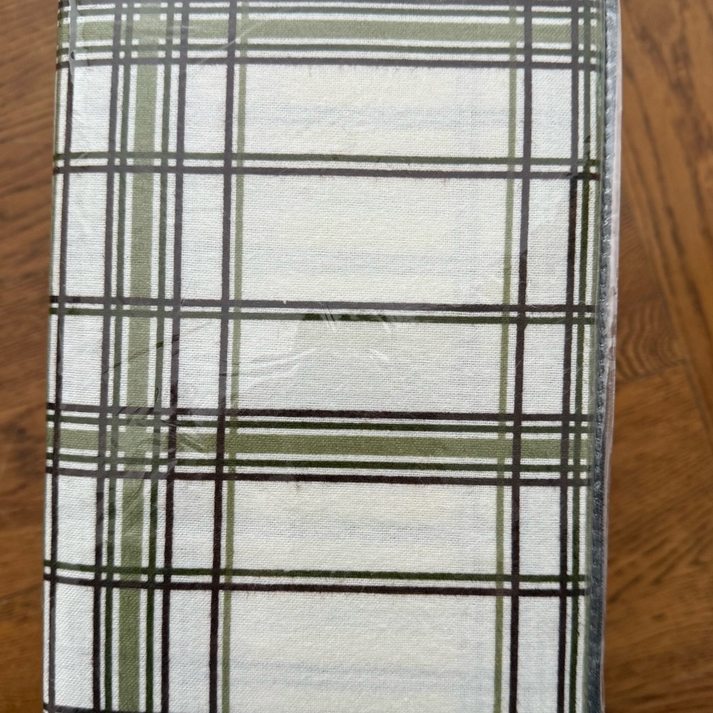 Pointehaven Heavy Weight Flannel Queen Sheet Set - White and Green Plaid - Picture 2 of 3